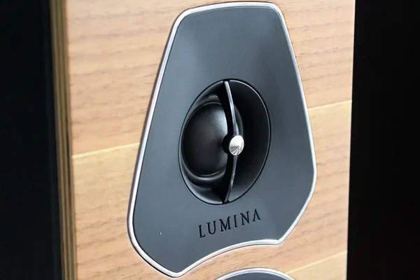 Lumina 1